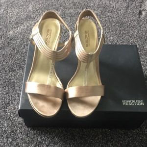 Kenneth Cole Reaction gold heels